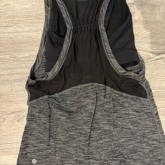 Lululemon Work the Circuit Muscle 2-in-1 Tank Top Shirt Size 6 - Picture 2 of 4